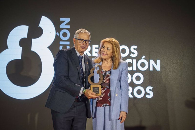 El presidente del RACE ha sido galardonado con el premio «Figura de Prestigio en el Campo de la Automoción 2024».