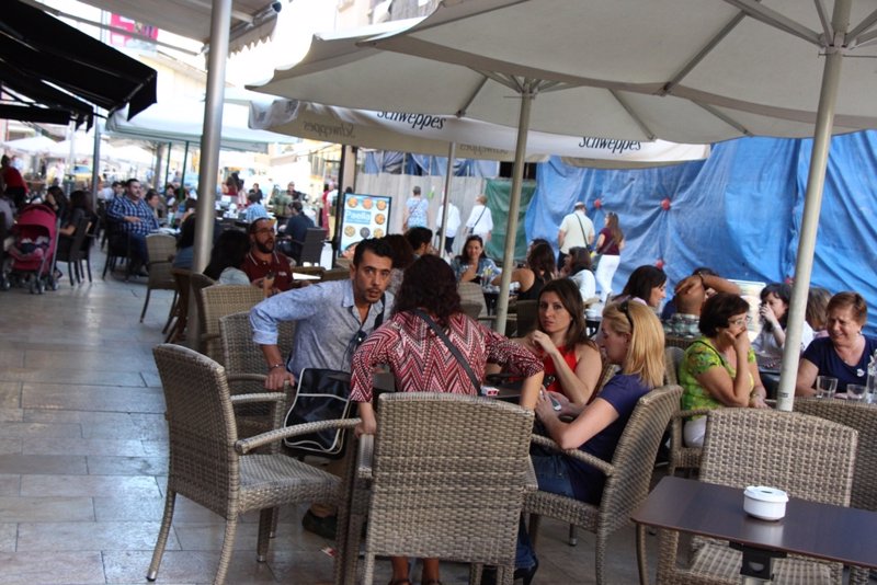 La actividad del sector servicios en España se intensifica, alcanzando su punto más alto desde abril de 2023.